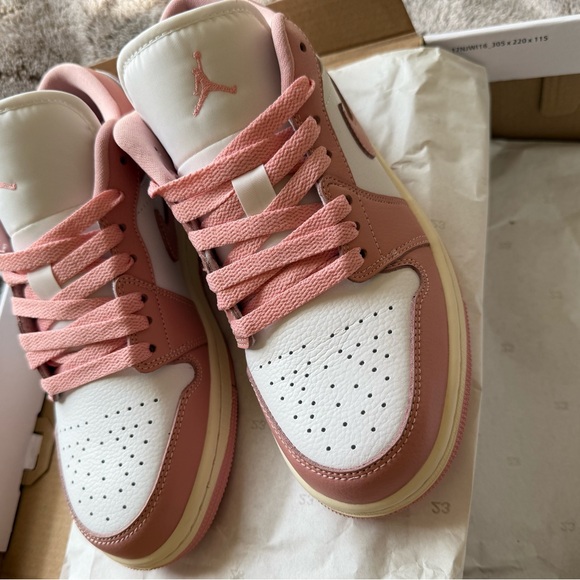 Nike Women Air Jordan 1 Lows NWT - Picture 4 of 11